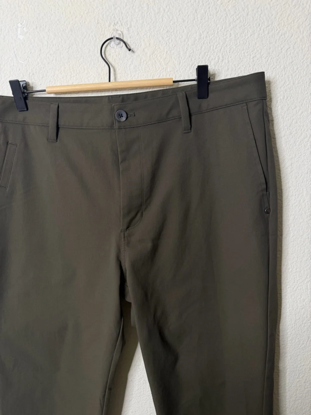 Vuori Mens Pants Cascade Tech Chino‎ Olive Dark Oregano Size 36